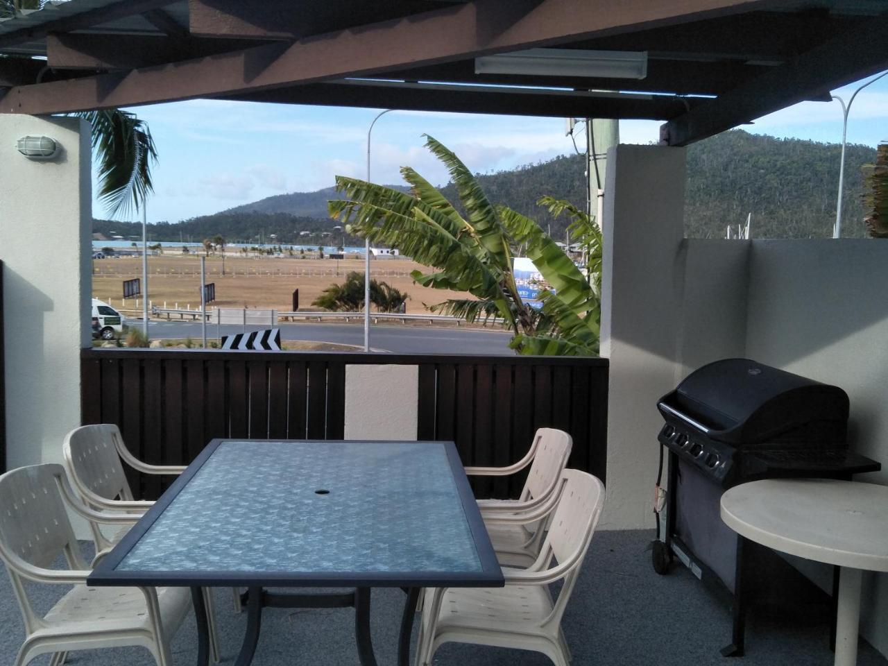 Airlie Seaview Apartments Airlie Beach Eksteriør billede